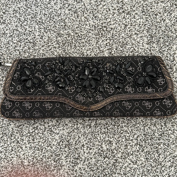 Guess Clutch / Wristlet - Picture 1 of 11